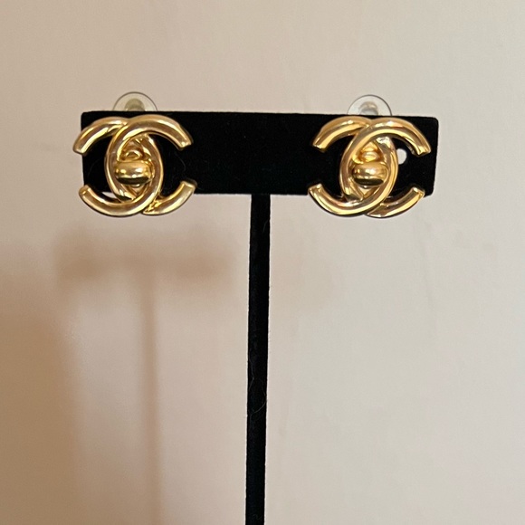 CHANEL Vintage 97P CC Turnlock Earrings 24K Gold Plated PRISTINE - Picture 2 of 7
